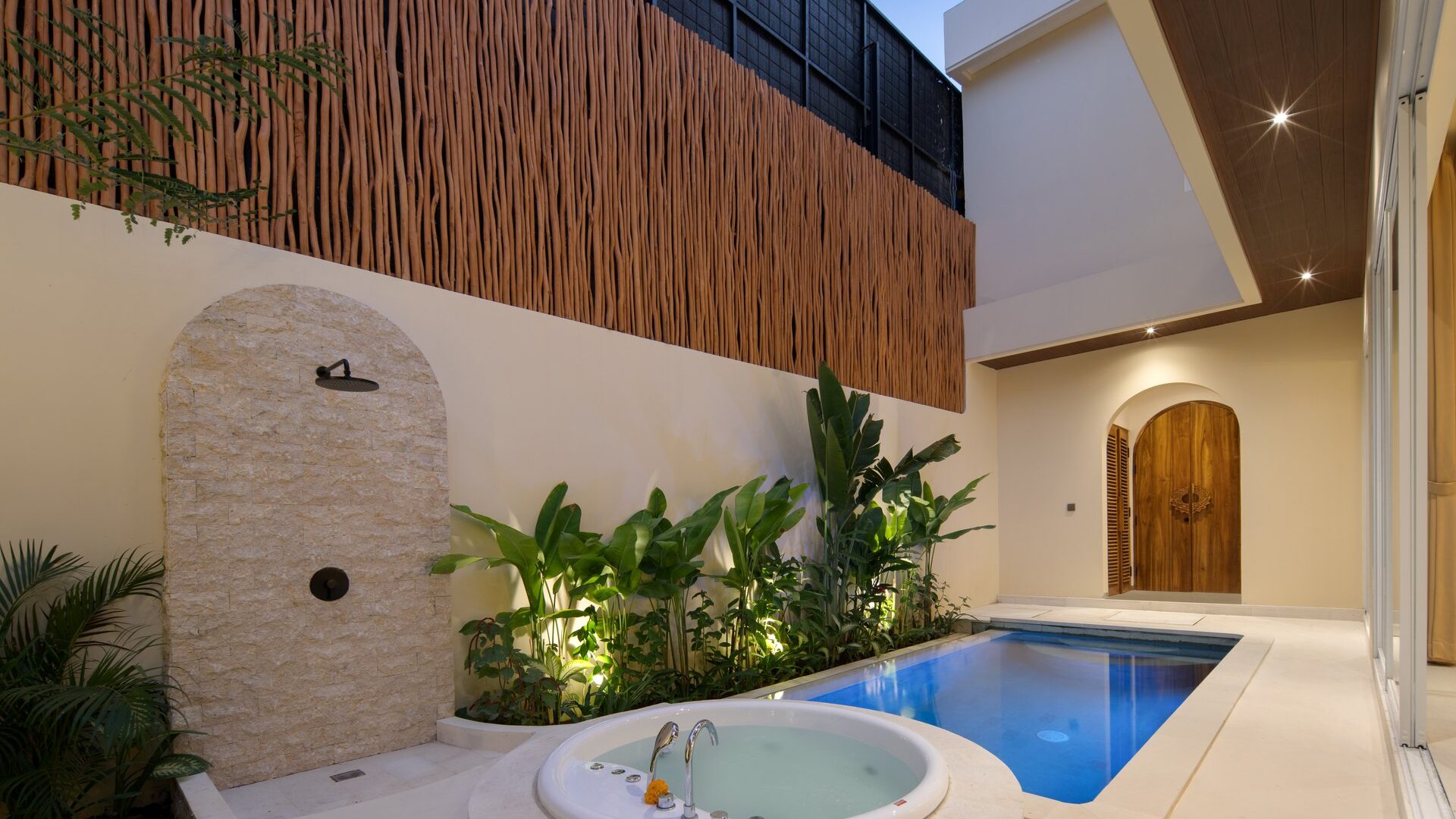 Pool jacuzzi at Villa Amandine, Tumbak Bayuh