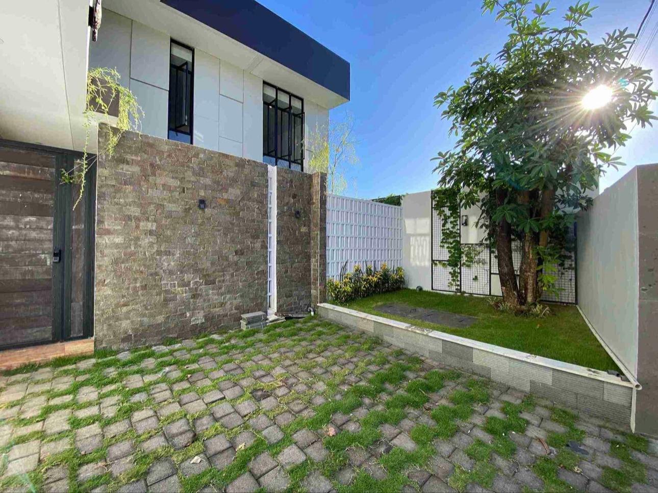 Stone wall courtyard at We Villa Cemagi