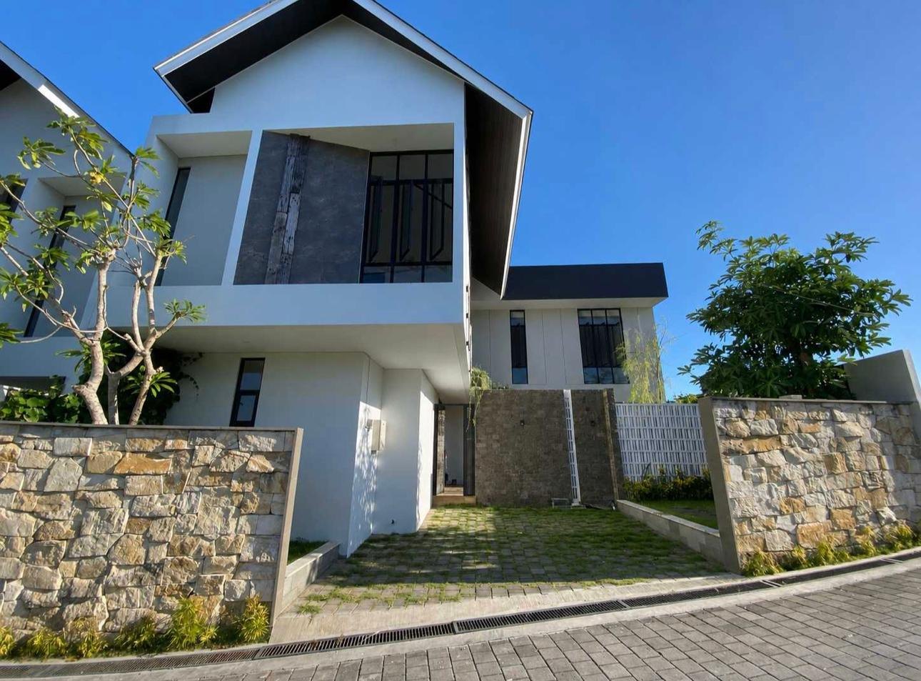 Facade at We Villa Cemagi