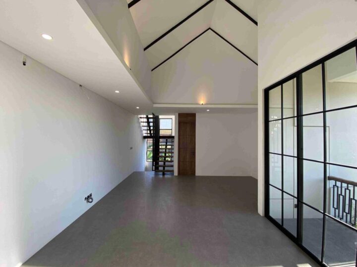 Upper room at We Villa Cemagi